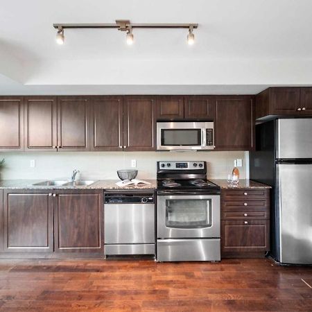 Cn Tower View With Free Parking, Pool, & More Amenities Toronto Eksteriør billede
