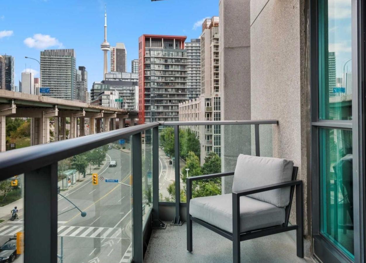 Cn Tower View With Free Parking, Pool, & More Amenities Toronto Eksteriør billede