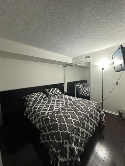 Cn Tower View With Free Parking, Pool, & More Amenities Toronto Eksteriør billede