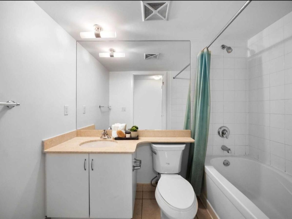 Cn Tower View With Free Parking, Pool, & More Amenities Toronto Eksteriør billede
