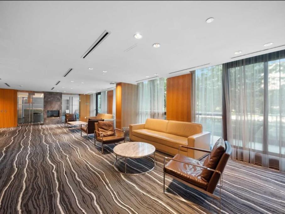 Cn Tower View With Free Parking, Pool, & More Amenities Toronto Eksteriør billede